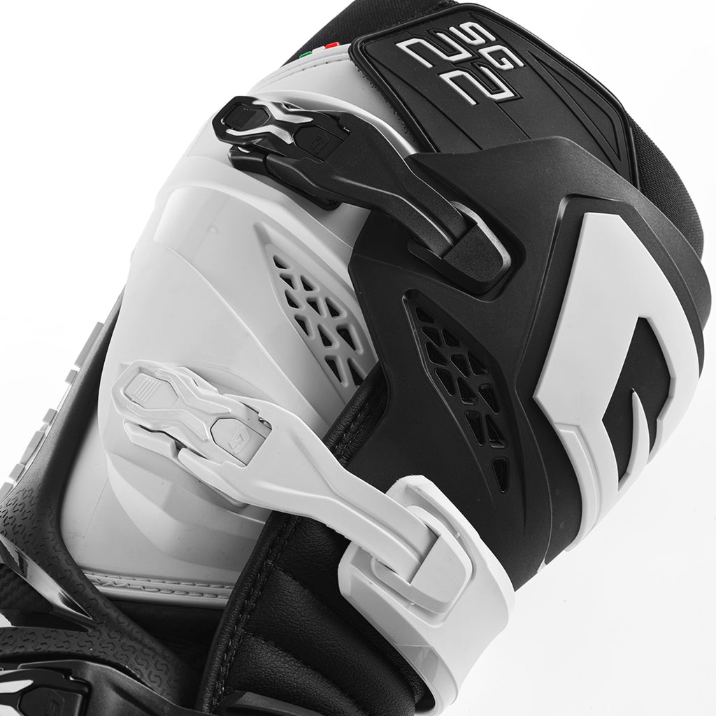 Sg22 Boots Black/White Sz 12